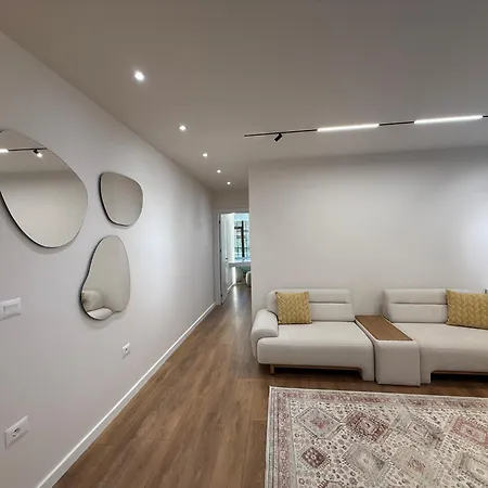 Three Mirrors Currila Apartamento