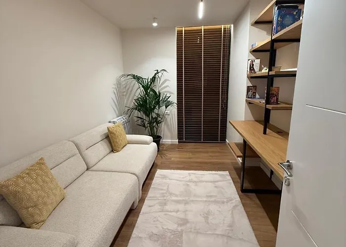 Three Mirrors Currila *