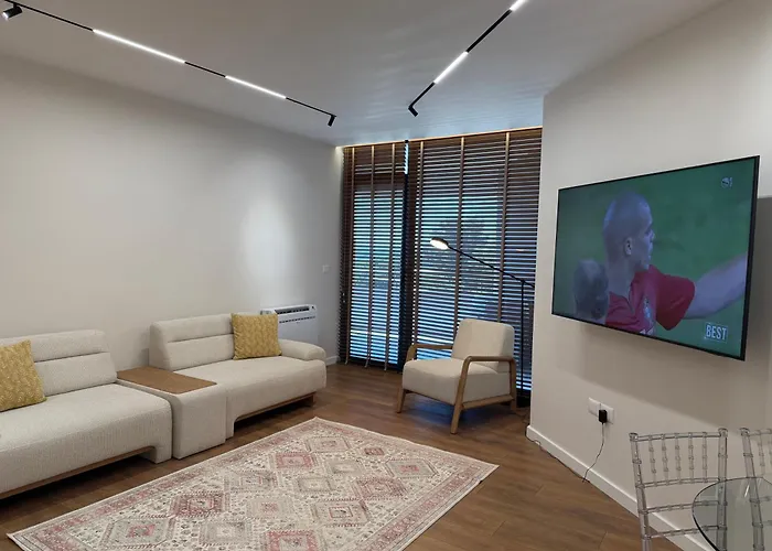 Apartment Three Mirrors Currila